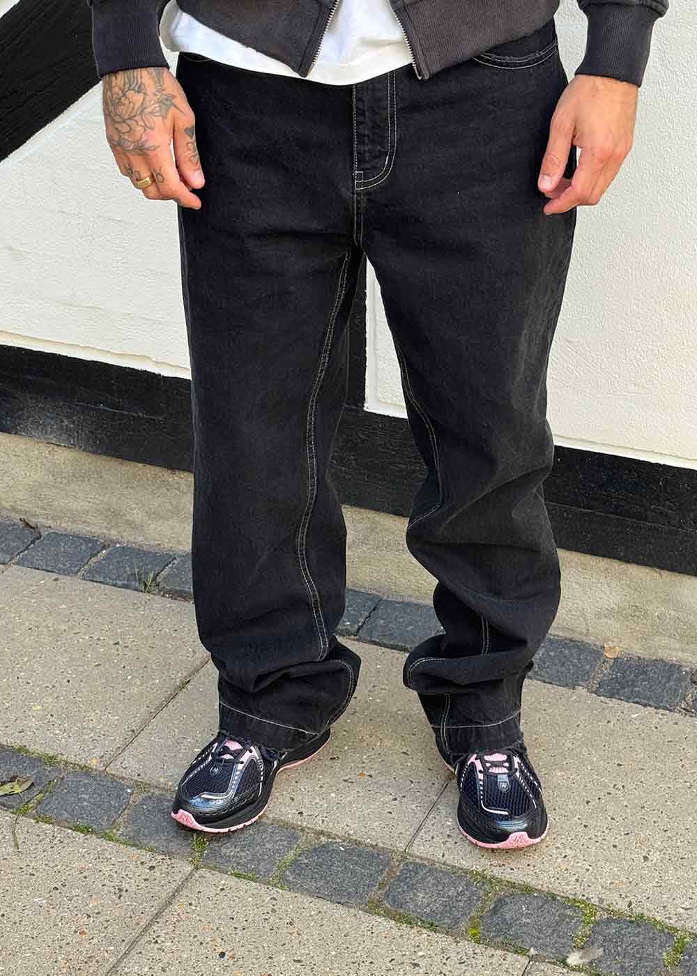 CORY STRAIGHT FIT JEANS - Washed Black