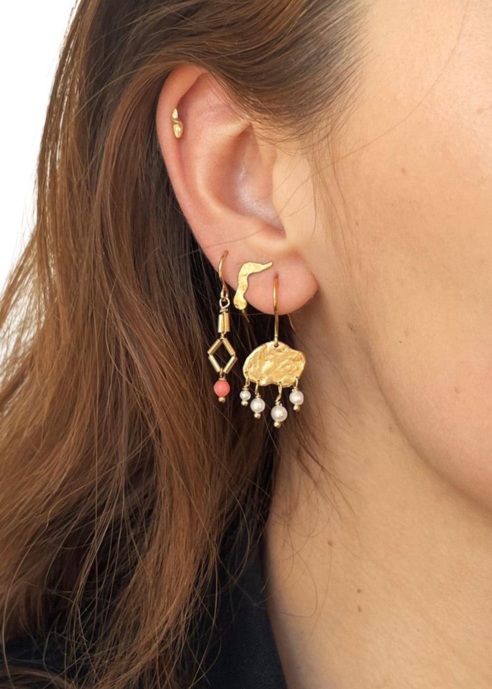 big gold splash earring elegant pearls - Goldplated