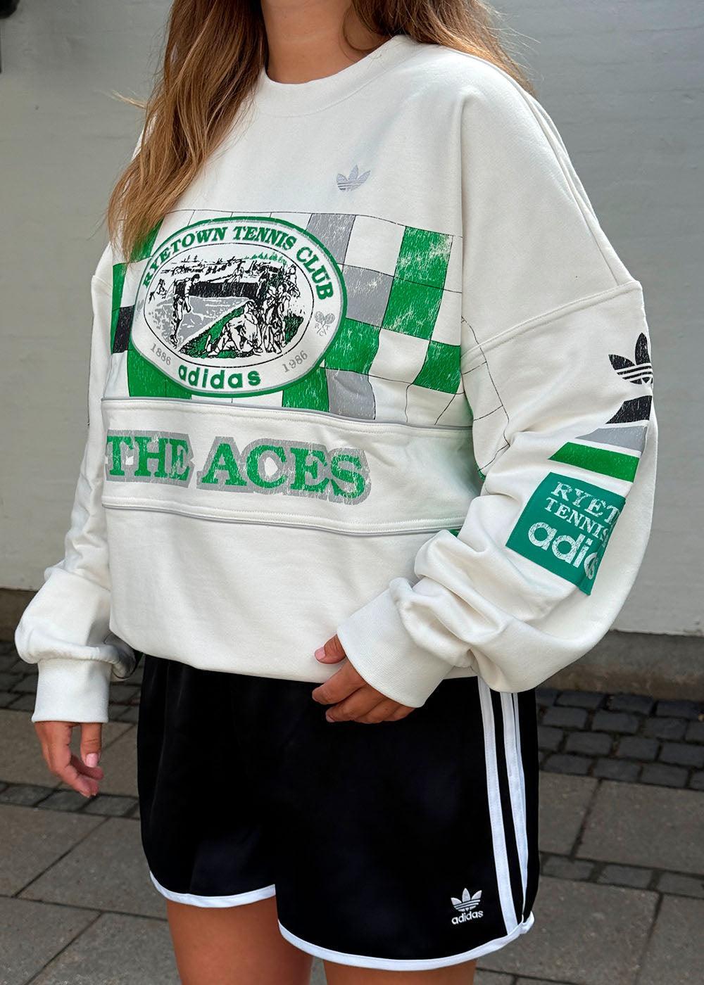 COURT CREW CLOWHI - Cloud White-Sweatshirts-Adidas Originals-Butler Loftet
