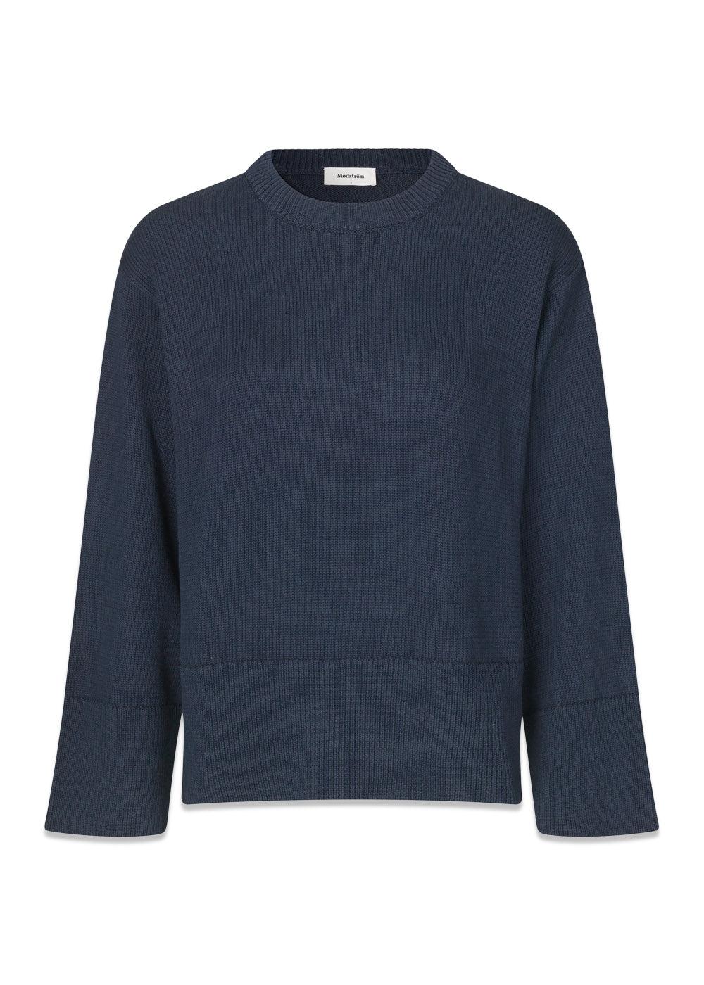 Modströms CorbinMD o-neck - Navy Sky. Køb strik her.