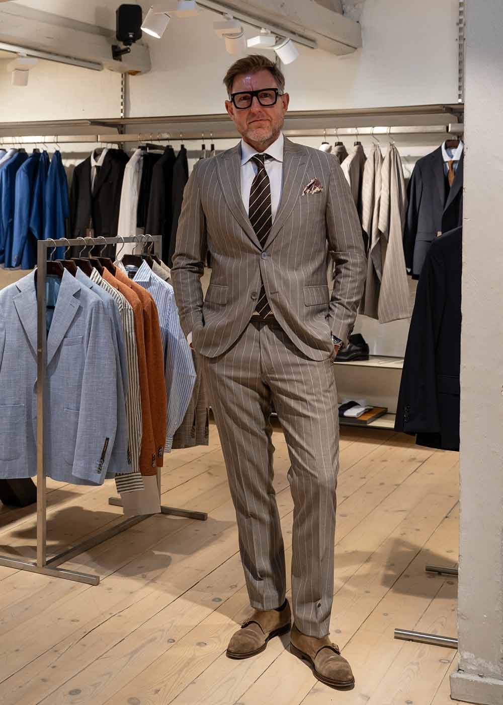 Dandy Trousers - Suede Brown-Pants-Oscar Jacobson-Butler Loftet