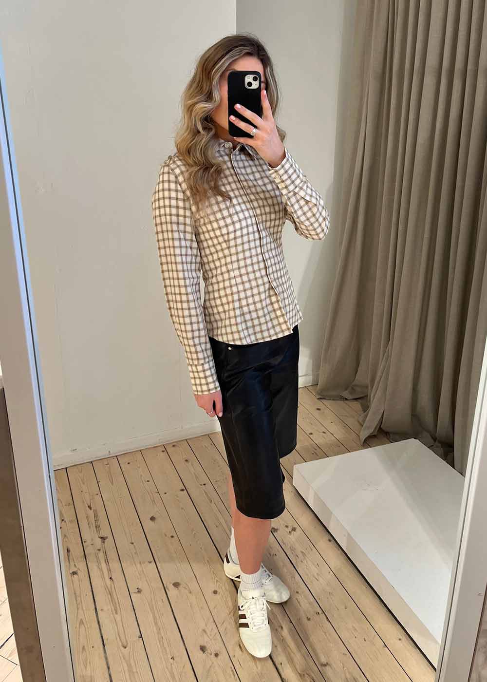 Deep Leather Shorts - Black-Shorts-Oval Square-Butler Loftet