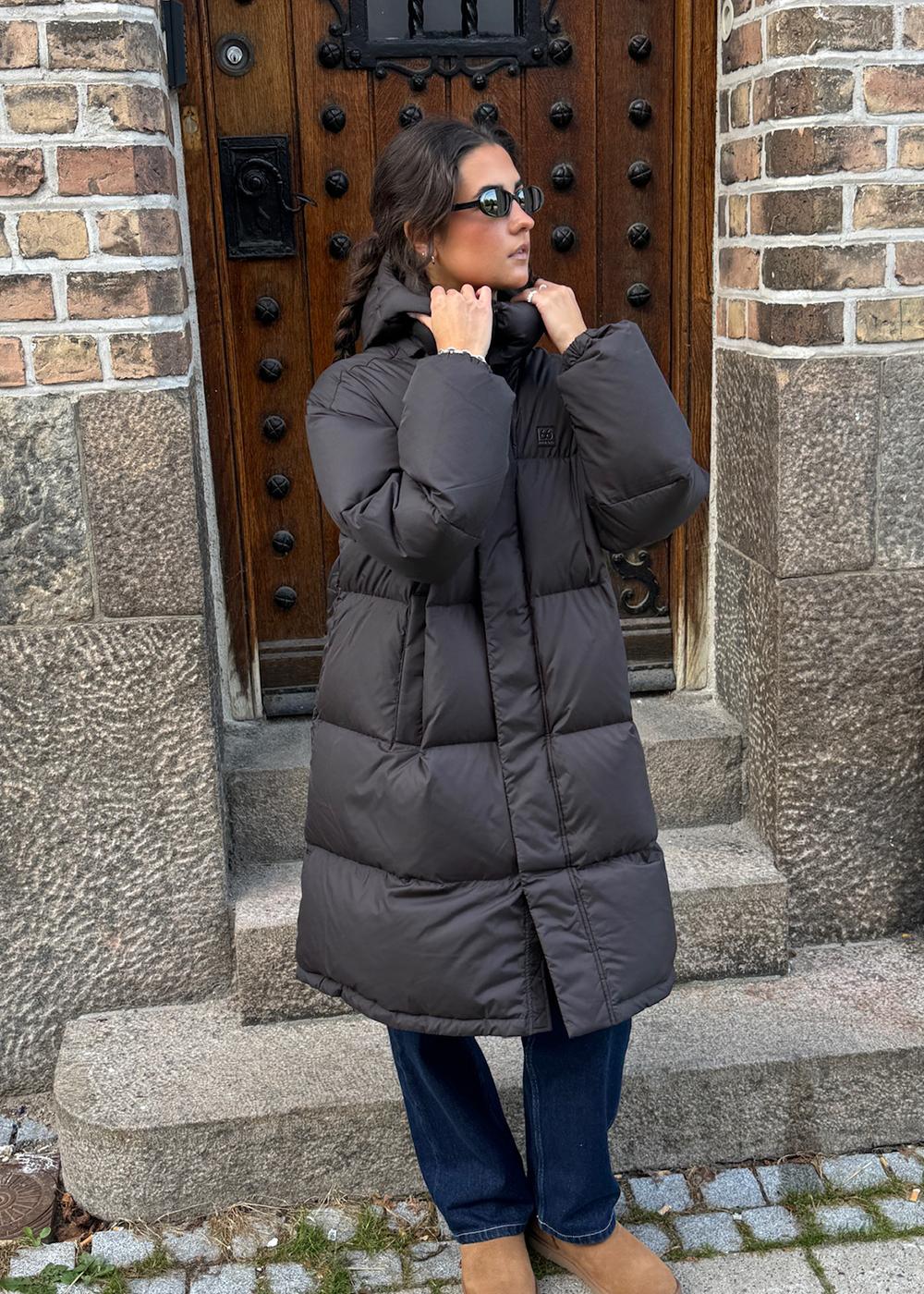Dyngja Down Coat - Licorice-Outerwear-66 North-Butler Loftet