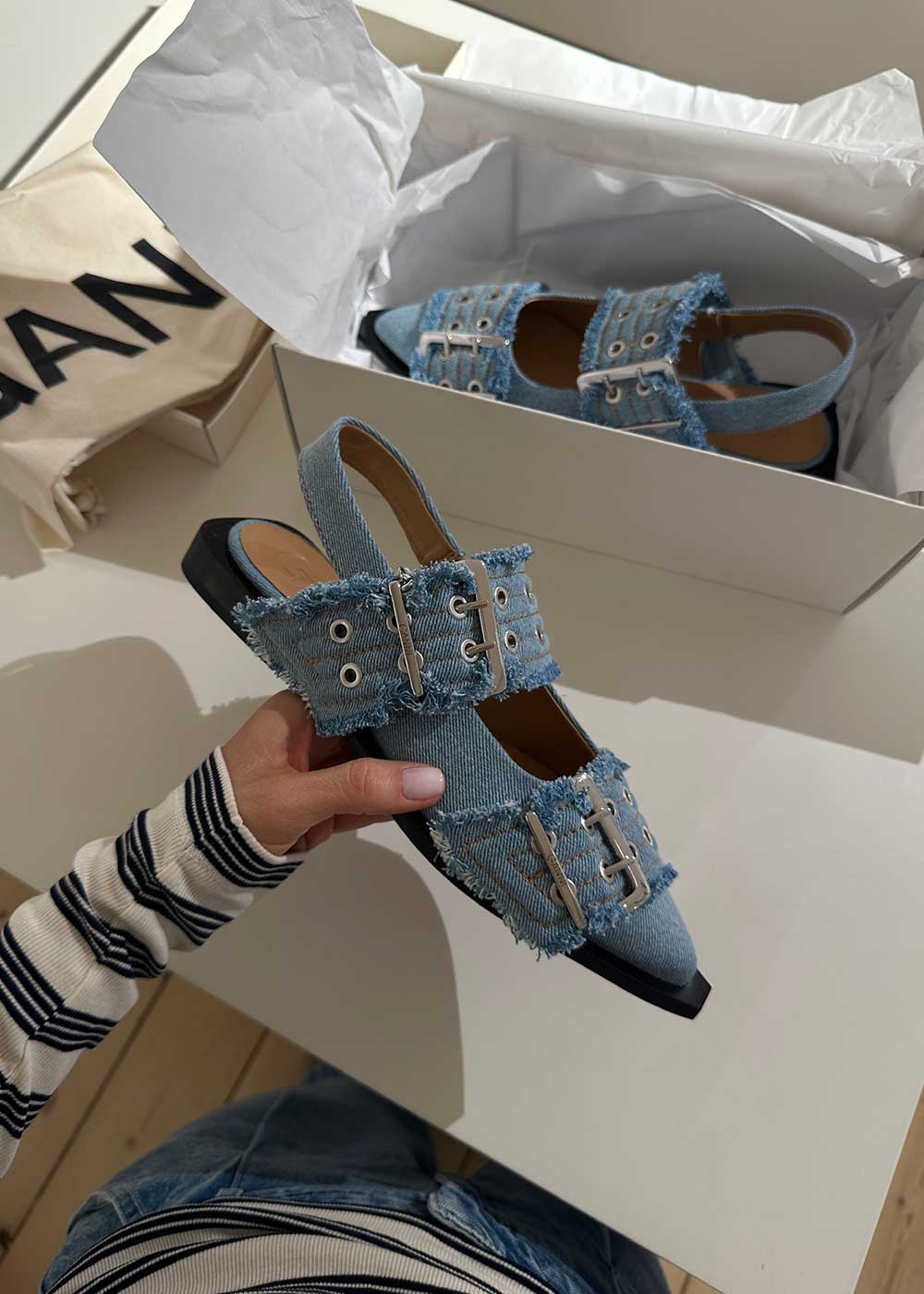Feminine Buckle Ballerina Charms Denim - Faded Denim-Shoes-Ganni-Butler Loftet