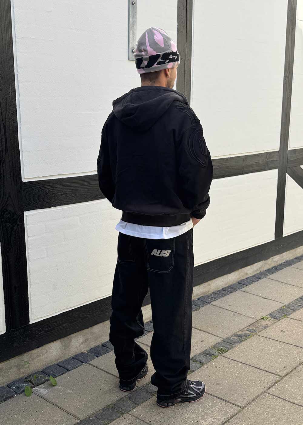 GYLL HOODIE W/ ZIPPER & EMBROIDERY - Washed Black-Hoodies-ALIS-Butler Loftet