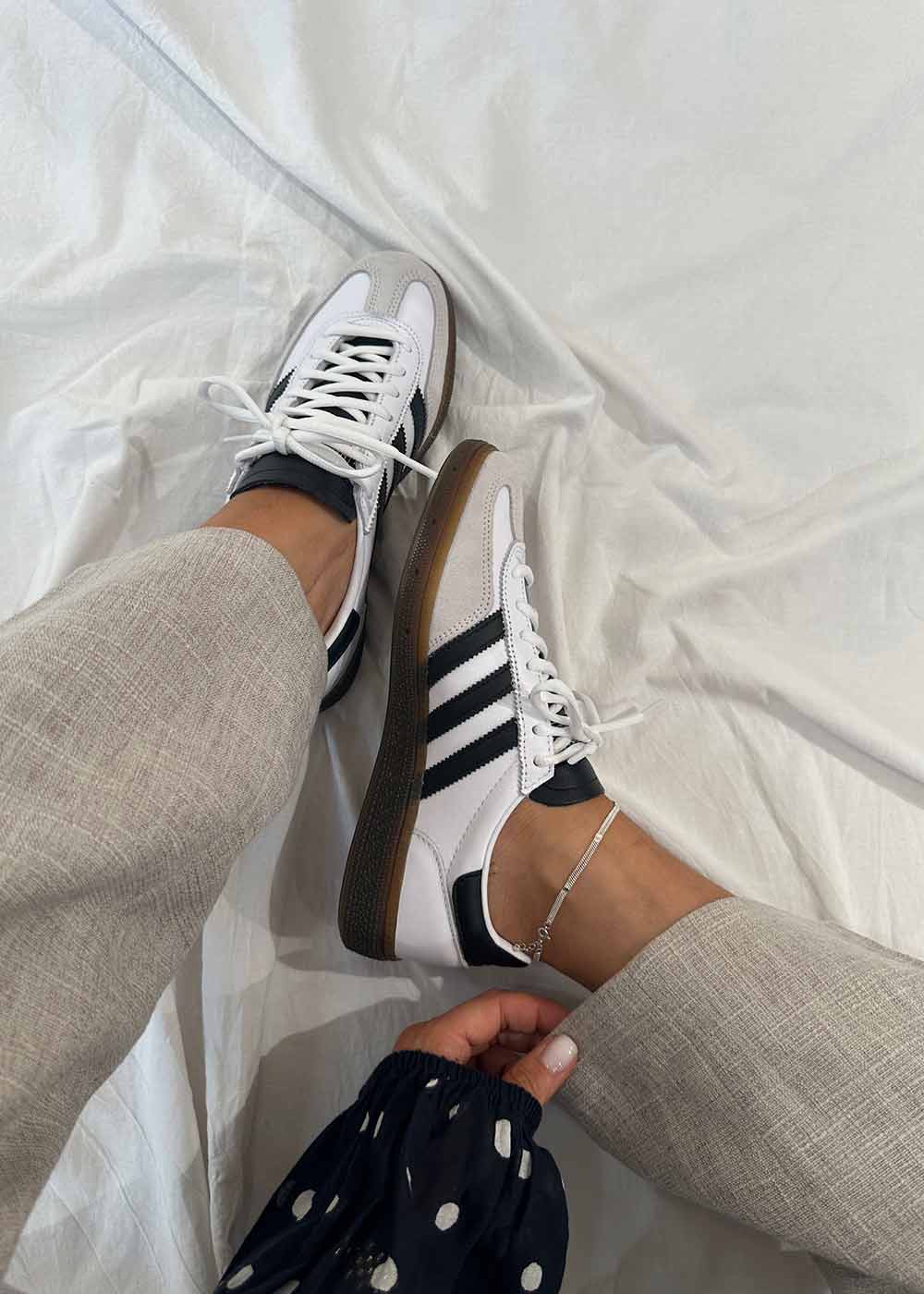 HANDBALL SPEZIAL - Cloud White / Core Black / Gum-Shoes-Adidas Originals-Butler Loftet