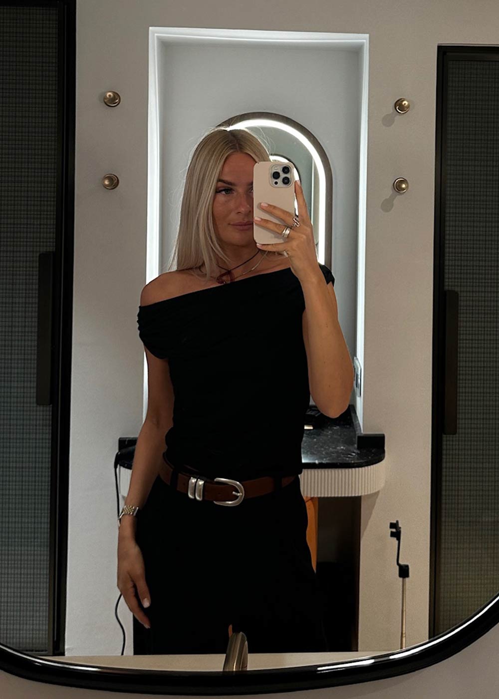 HimaMD off-shoulder top - Black-Top-Modström-Butler Loftet