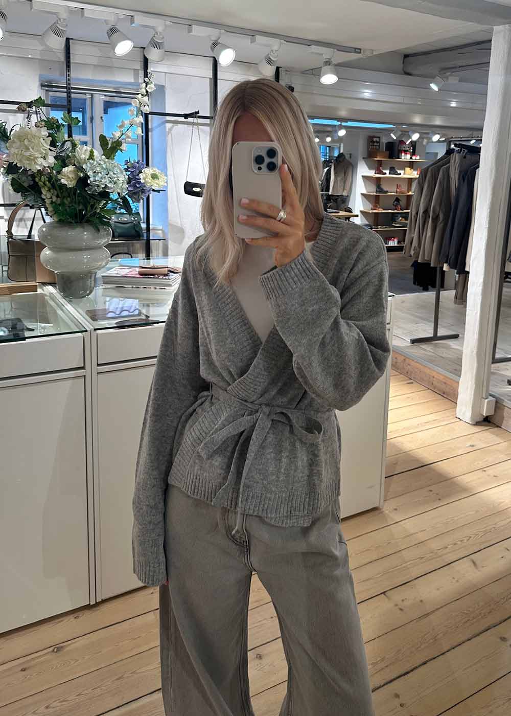 HowieMD cardigan - Grey Melange-Knitwear-Modström-Butler Loftet