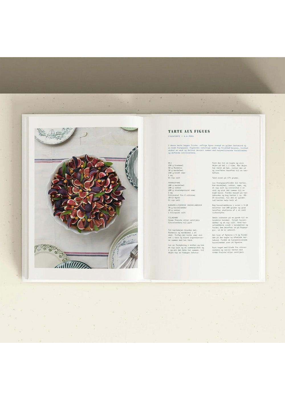 La Table D'Eglantine - White,Blue-Living-New Mags-Butler Loftet