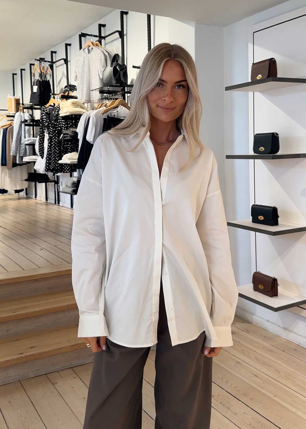 MallinMD shirt - Soft White-Shirts-Modström-Butler Loftet