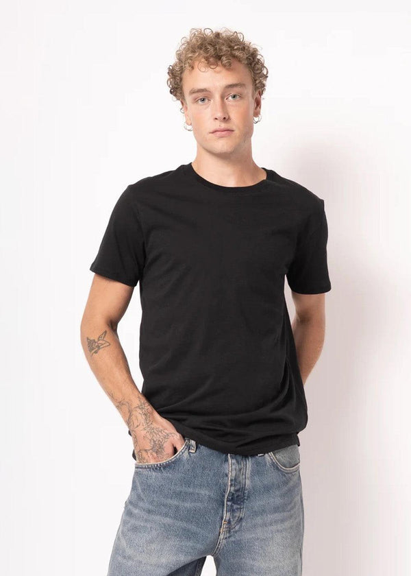 Nelsonst T-Shirt - Black-T-shirts-STRØM-Butler Loftet