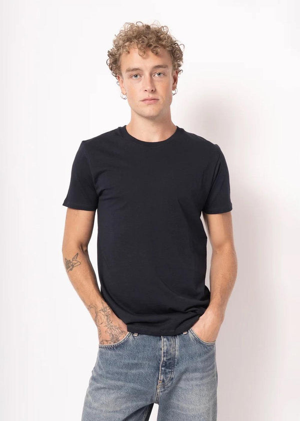 Nelsonst T-Shirt - Navy Sky-T-shirts-STRØM-Butler Loftet