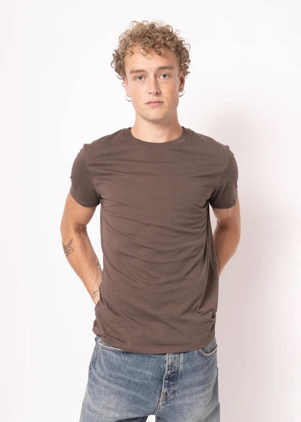 Nelsonst T-Shirt - Seal Brown-T-shirts-STRØM-Butler Loftet