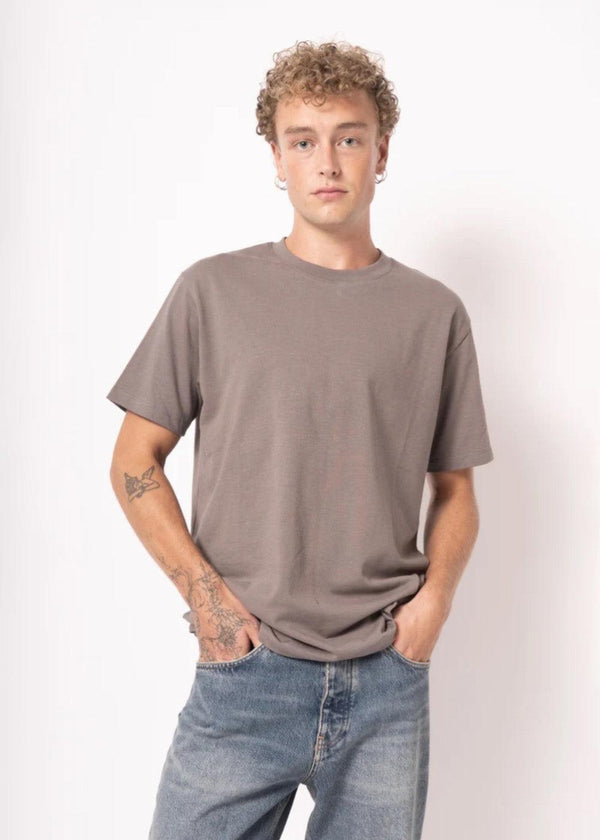 Nicholasst T-Shirt - Grey-T-shirts-STRØM-Butler Loftet