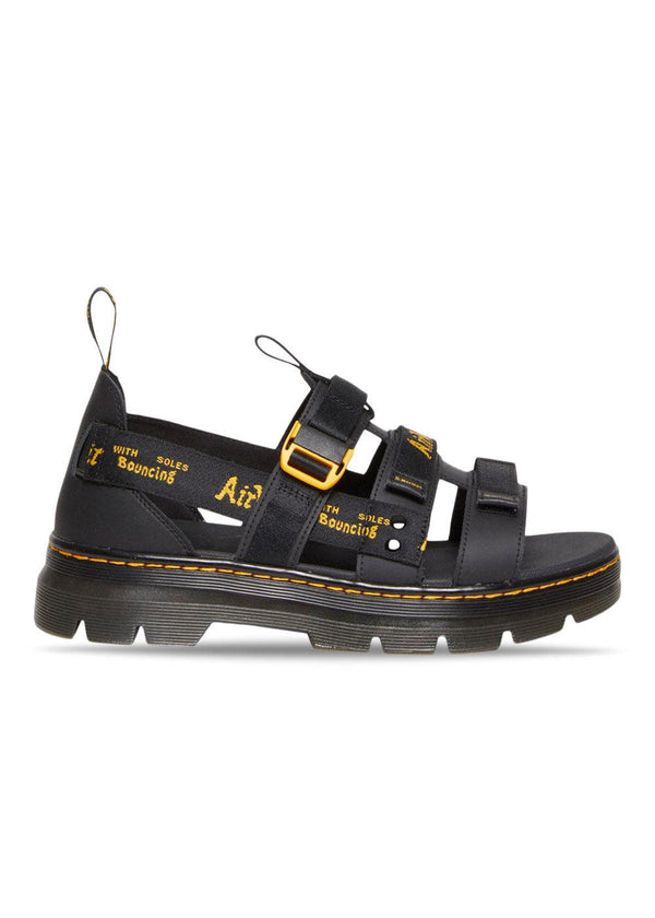 Dr. Martens' Pearson - Black Lustre Coated Leather+Webbing. Køb sandaler her.