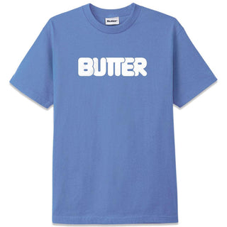 Butter Goods' Rounded Logo Tee - Periwinkle. Køb t-shirts her.