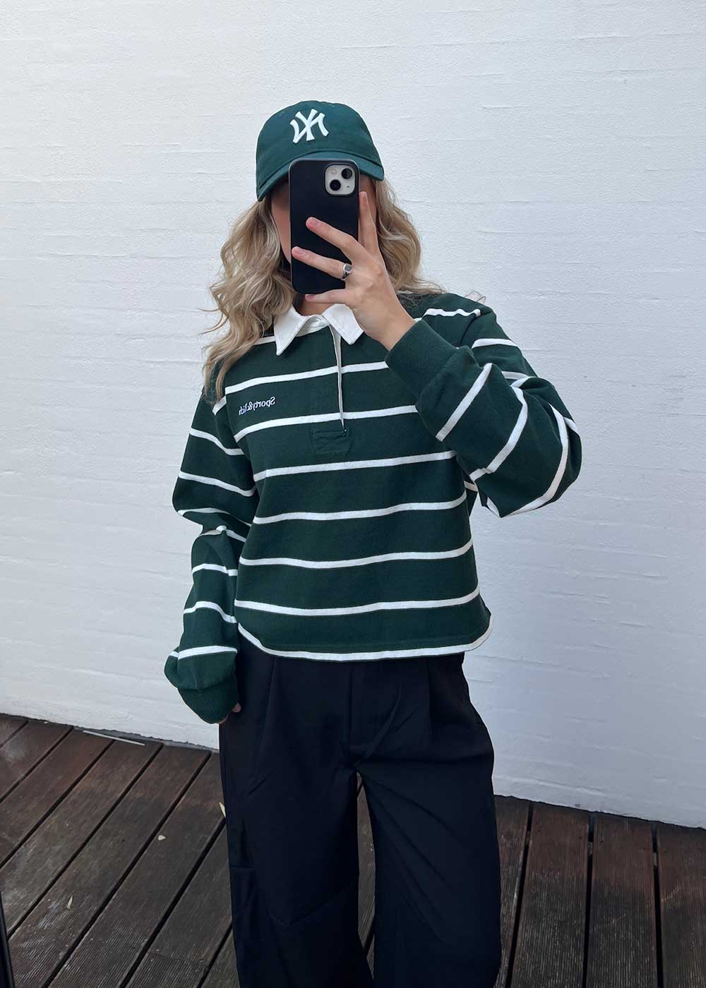 Serif Logo Cropped Rugby Polo - Forest/White-T-shirts-Sporty & Rich-Butler Loftet